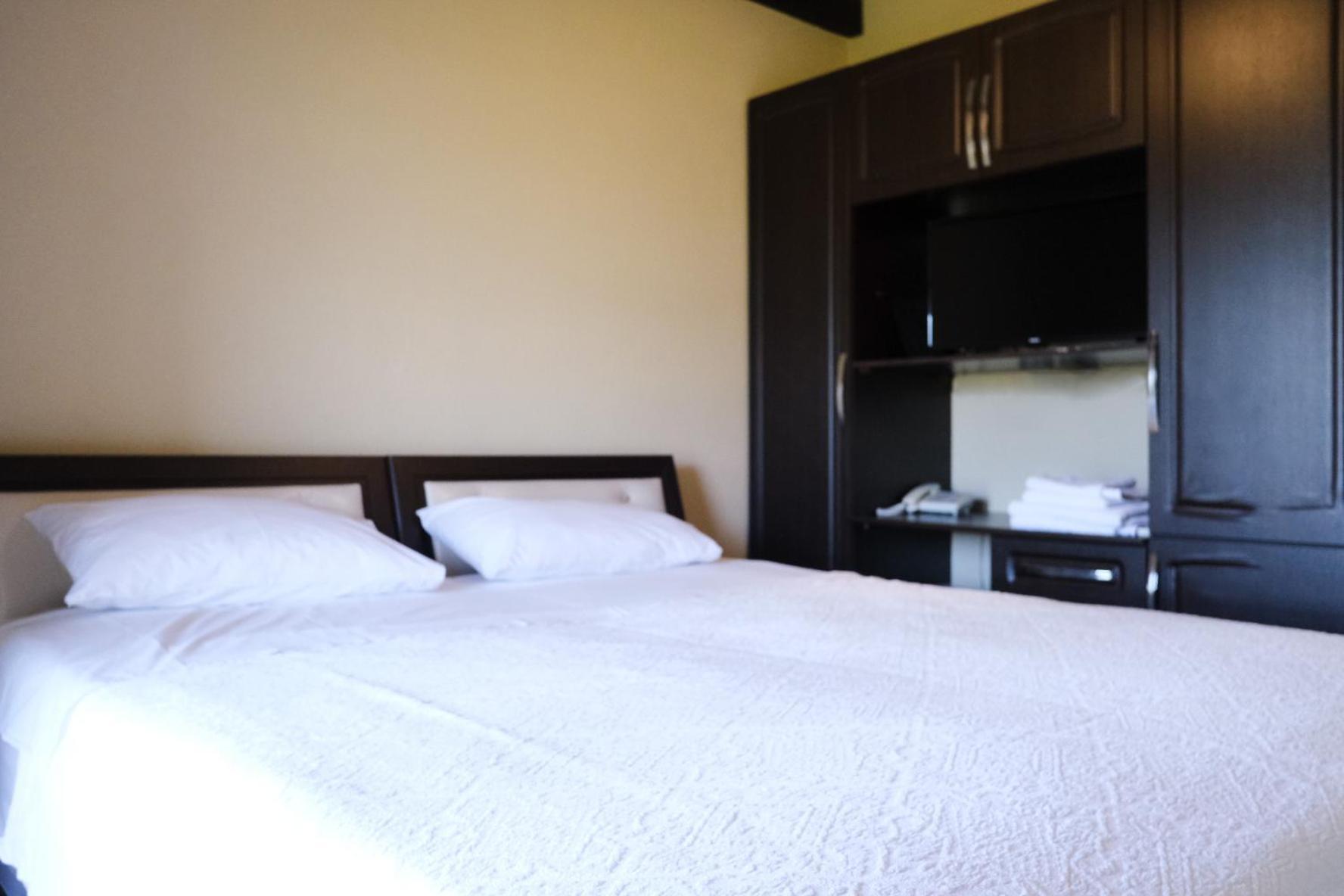 Hotel Vila Bruci Burrel Экстерьер фото